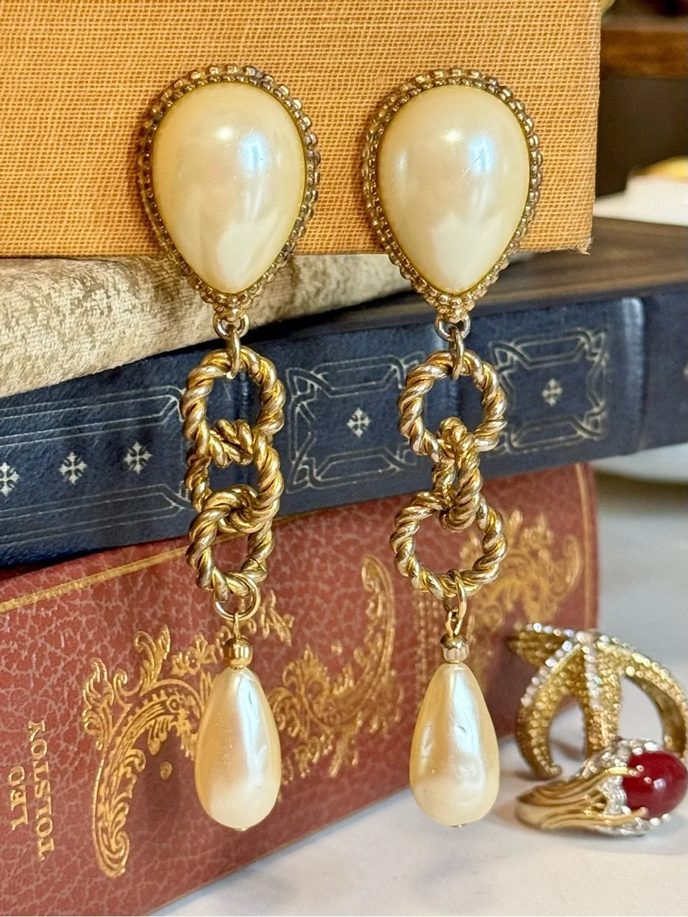 Vintage 80s Ellen Designs Pearl Runway Dangle Clip On Earrings 34.5g